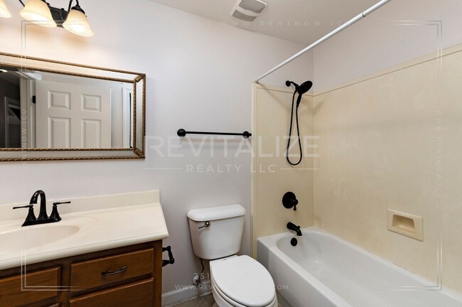 Building Photo - 3 Bed 2.5 Bath Townhome in West Mobile