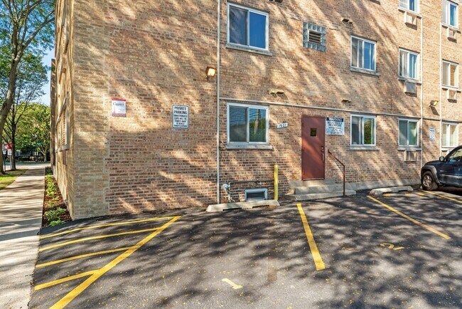 Building Photo - 1921 Harrison St