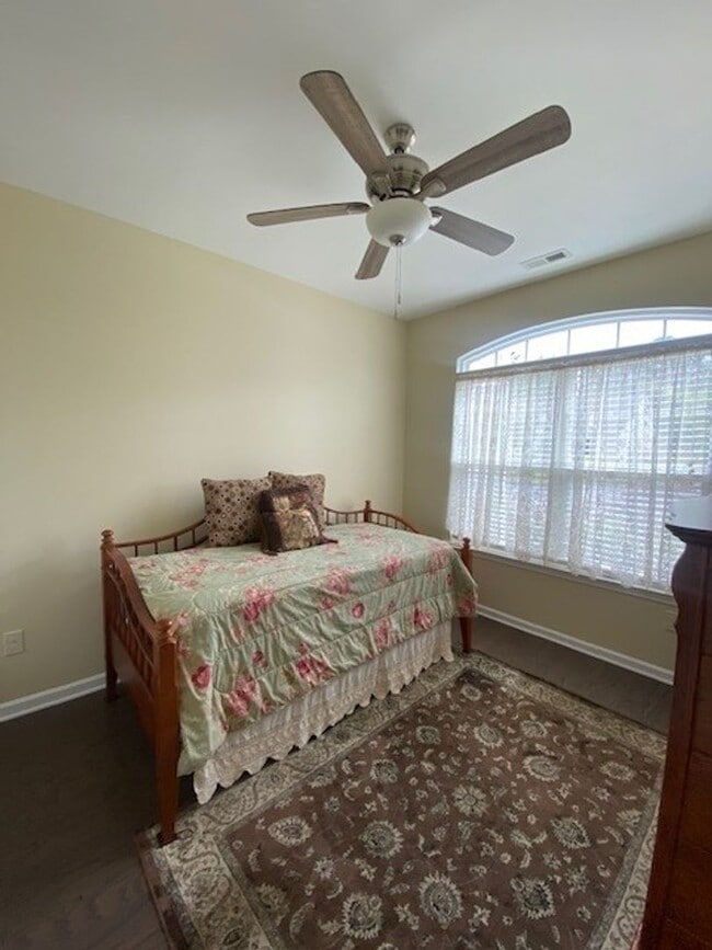 Building Photo - Welcome to this fully furnished 3-bedroom, 3-bathroom townhouse located in the vibrant Hawkeswate...