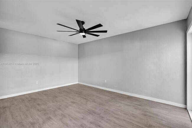 Building Photo - 9200 E Bay Harbor Dr