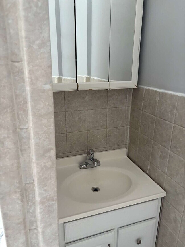 Building Photo - Rare Downtown Asheville Rental: 3BR/2BA House with Huge Yard & City Convenience- Dogs allowed!