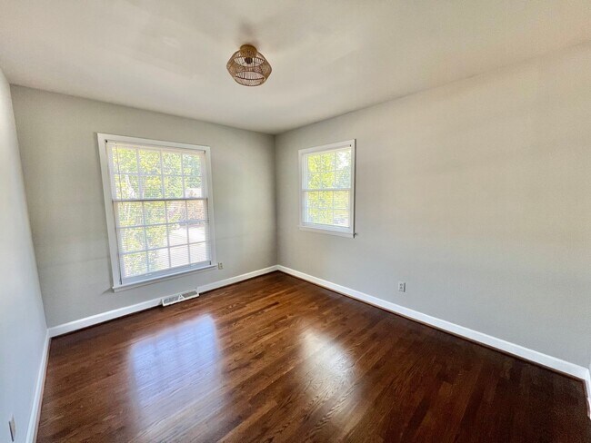 Building Photo - Charming 3BD, 1.5BA Raleigh Home in a Prim...