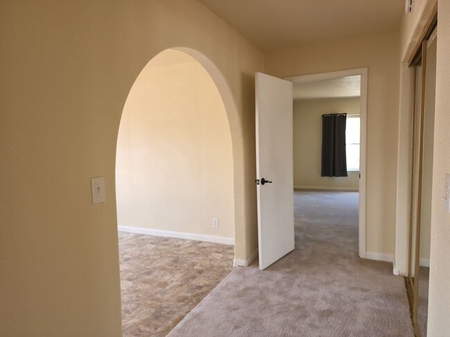 Building Photo - Large manufactured home in Topaz Ranch Estates