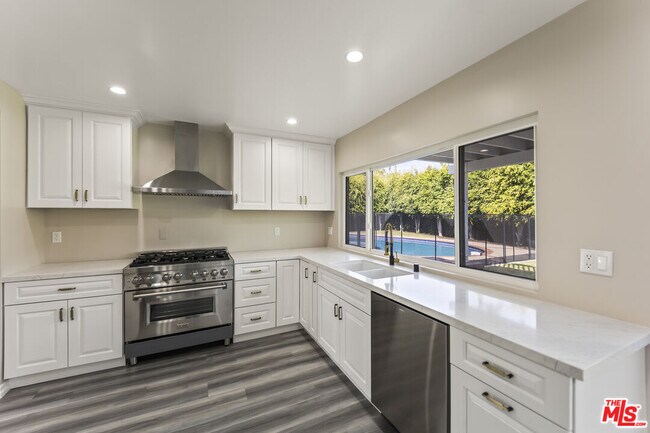 Building Photo - 15151 Marne Cir