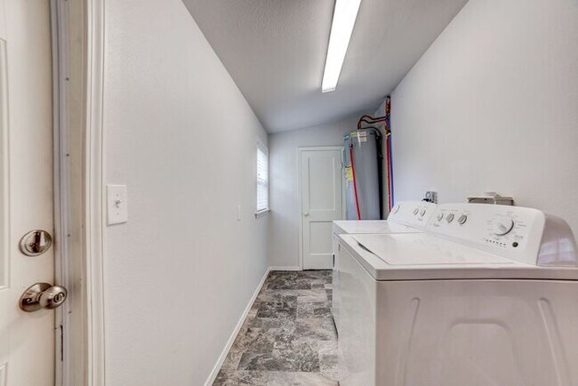 Building Photo - Charming 1920s Home - Fully Renovated | MOVE IN SPECIAL