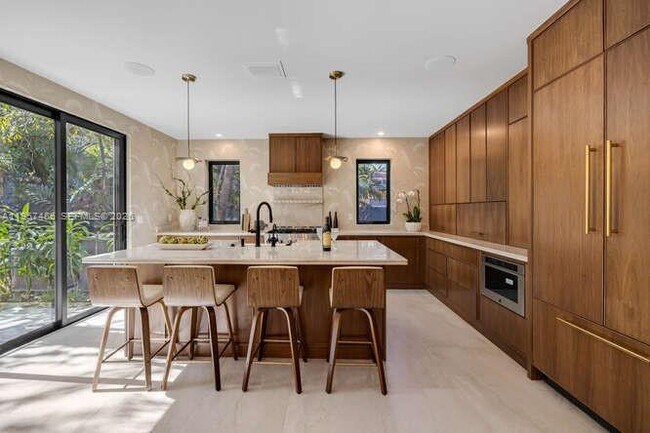 Building Photo - 2330 Overbrook St