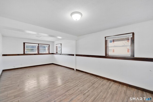 Building Photo - 178 Kelly Rd