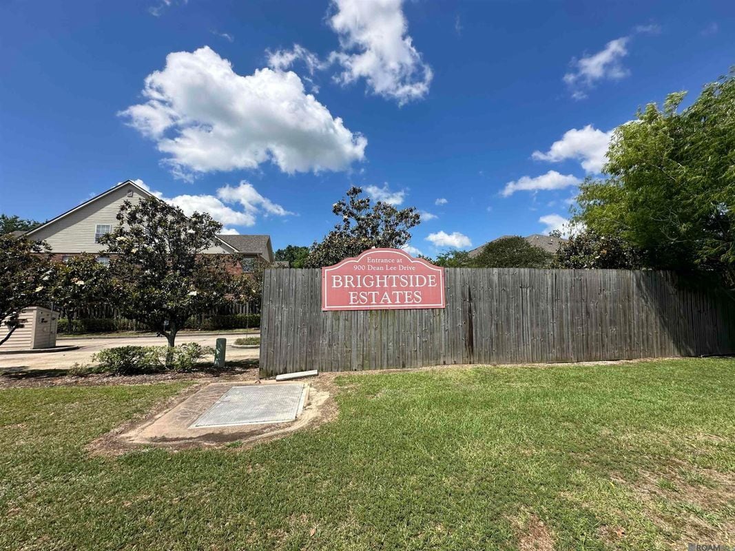Building Photo - 900 Dean Lee Dr