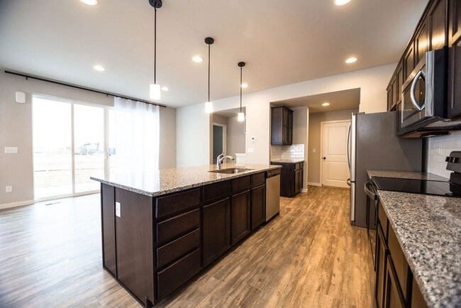 Building Photo - Beautiful Home in Mosaic Neighborhood