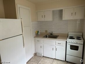 Building Photo - 56 Willow Dr