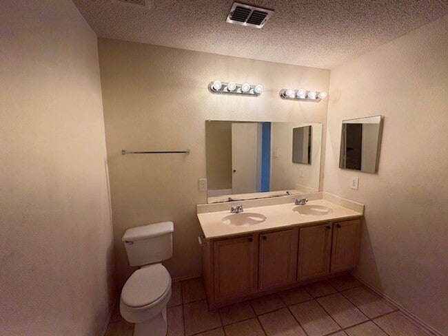 Building Photo - 2 Story Home with Great Floor Plan