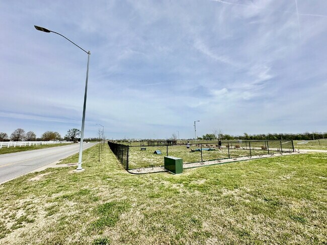 Building Photo - 6747 Winterwood Ave