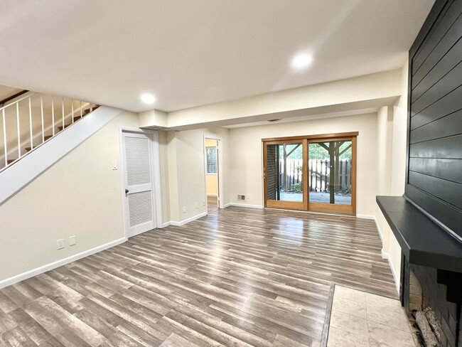 Building Photo - 11083 Saffold Way