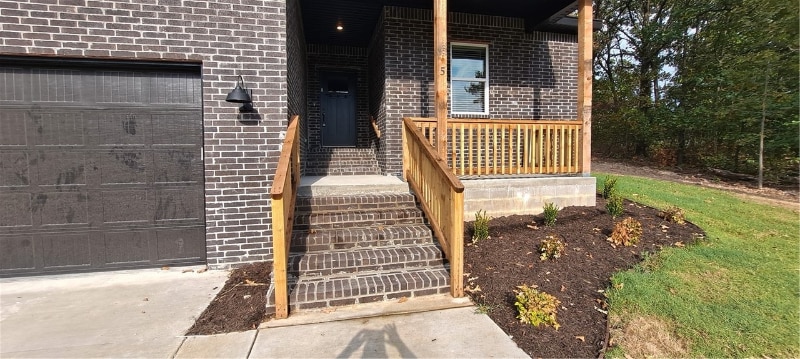 Building Photo - 5 Hawthorn Ln