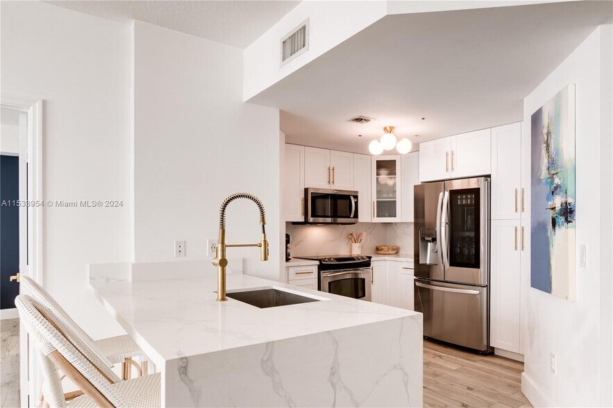 Building Photo - 7900 Harbor Island Dr