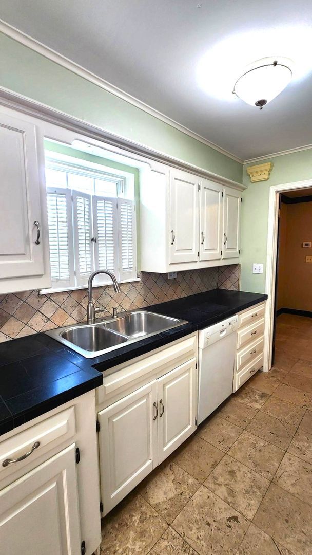 Building Photo - 3 Bed 2 Bath Townhome in Lakehurst Add NW OKC