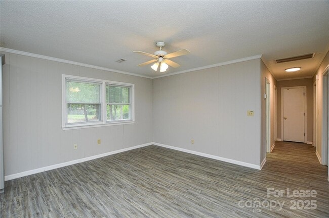 Building Photo - 331 Friendship Dr
