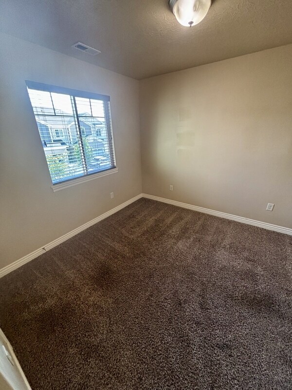 Building Photo - 215 1135 S