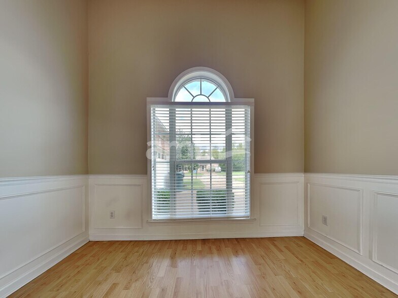 Building Photo - 8183 White Wing Cove W