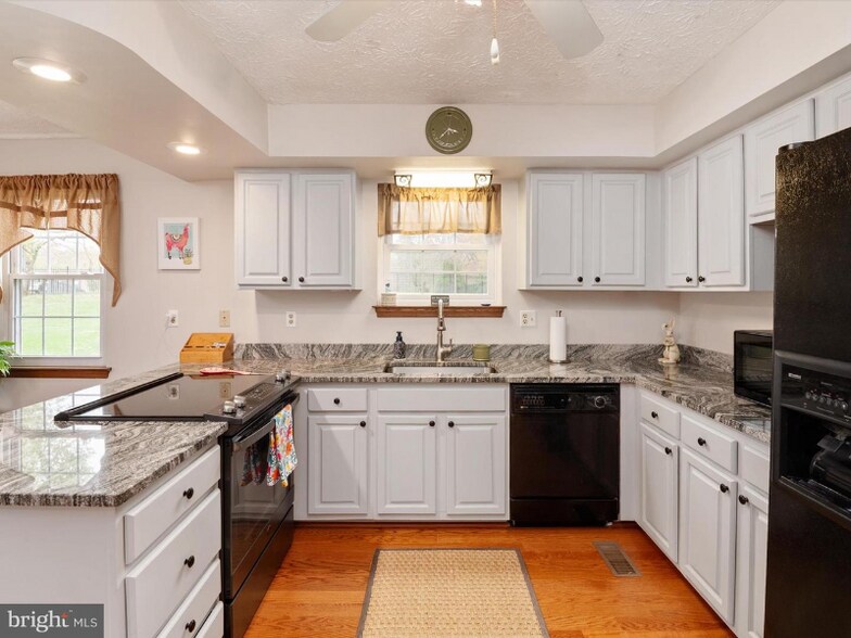 Building Photo - 1526 Palm Ct