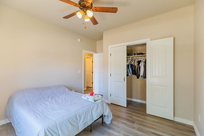 Building Photo - Beautiful 3 Bed 2 Bath Home