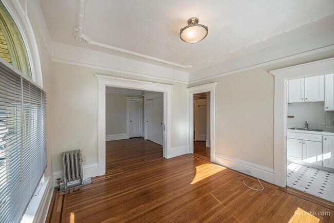 Building Photo - 1590 Sacramento St