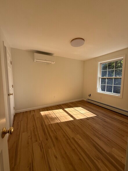 Building Photo - 2 Sams Pl