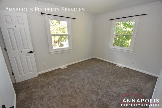 Building Photo - 114 Oakwood Rd