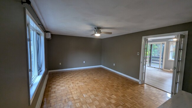 Building Photo - Charming 3-Bed, 4-Floor Townhouse in Norto...