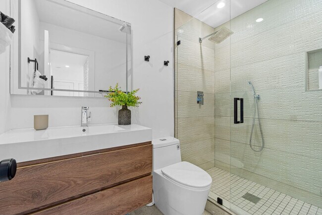 Building Photo - 3470 Carlsbad Blvd