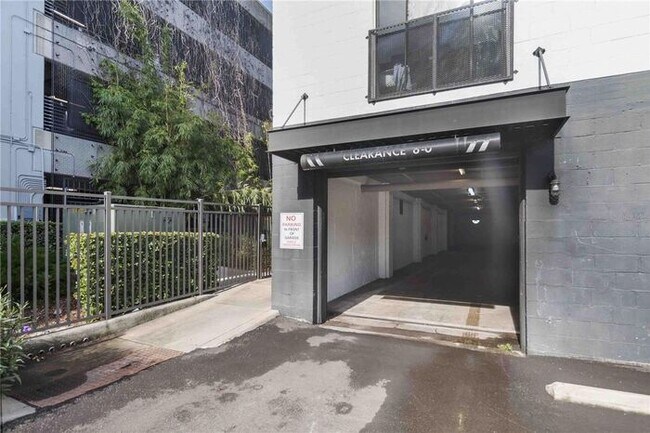 Building Photo - Stunning downtown condo waiting for you to call it home