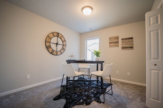 Building Photo - One-Level Carefree Living in a quiet and i...