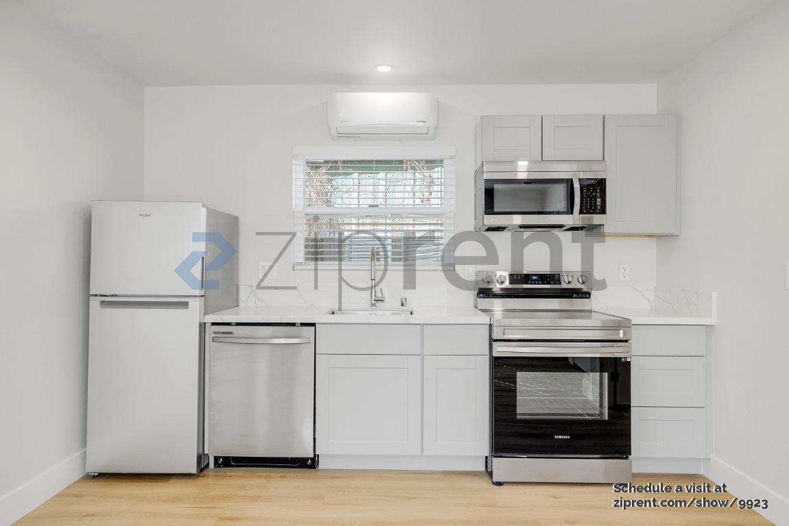 Building Photo - Unit B