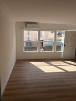 Building Photo - 2212 Fox Hills Dr