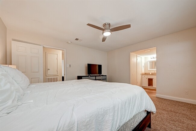 Building Photo - 3903 Hermitage Hollow Ln