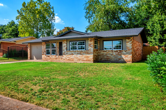 Building Photo - 4655 Silversprings Dr