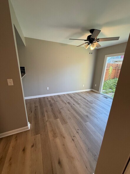 Building Photo - 1301 Lowland Ct
