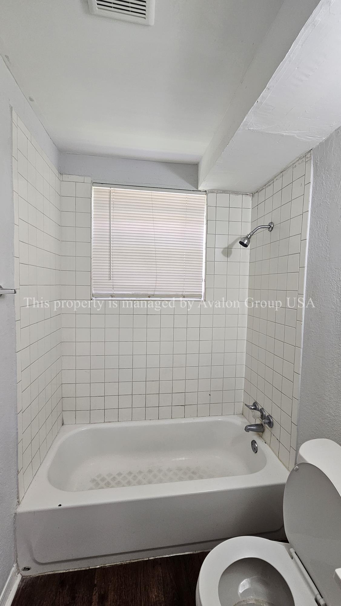 Building Photo - 1459 W 20th St