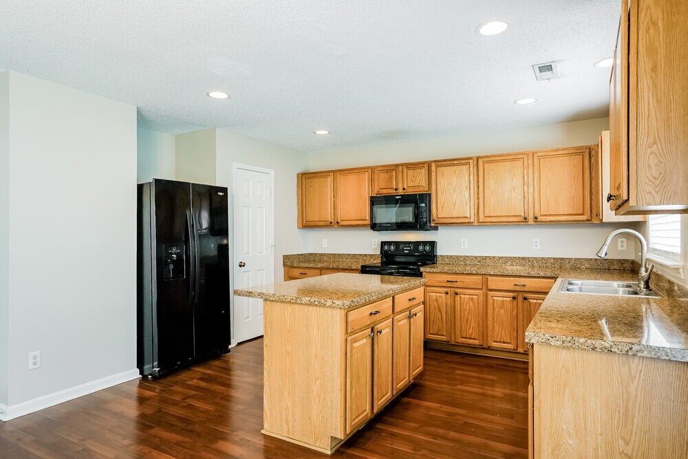 Building Photo - 3112 Olustee Dr