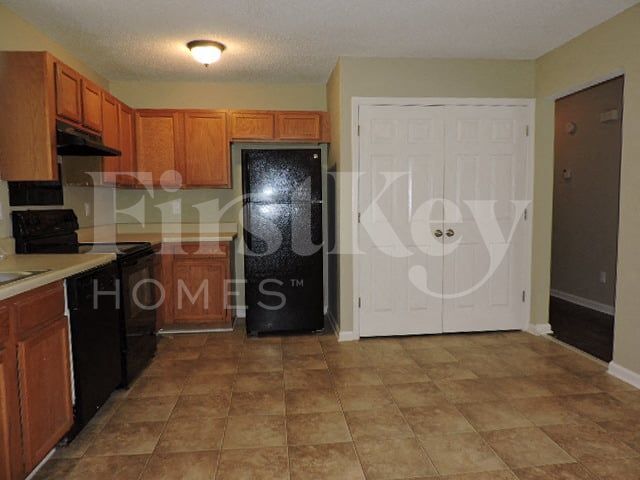 Building Photo - 2631 Parkview Dr