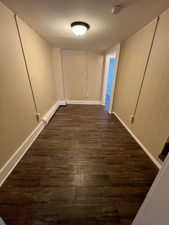 Building Photo - Charming 3 Bedroom 2 Bathroom House near RACC