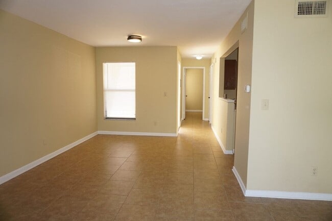 Building Photo - 2 bedroom 2 bath townhouse located need NSA Jax