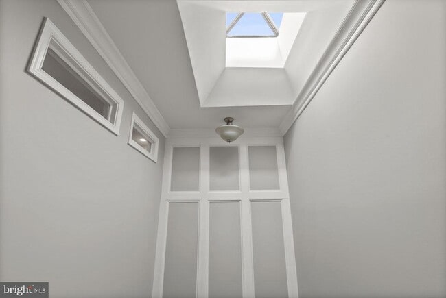 Building Photo - 3215 Fleet St