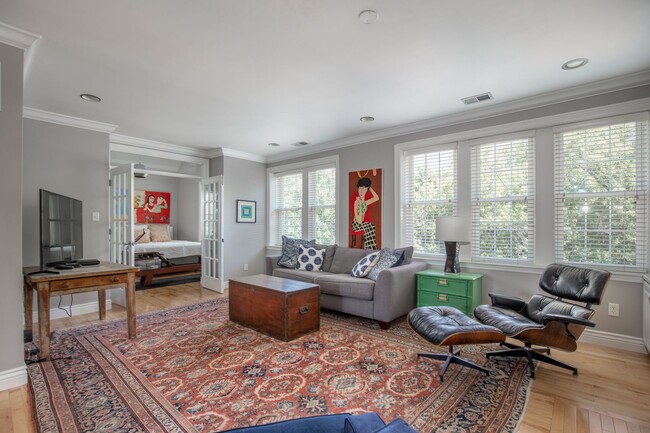Building Photo - Beautiful Clayton Condo