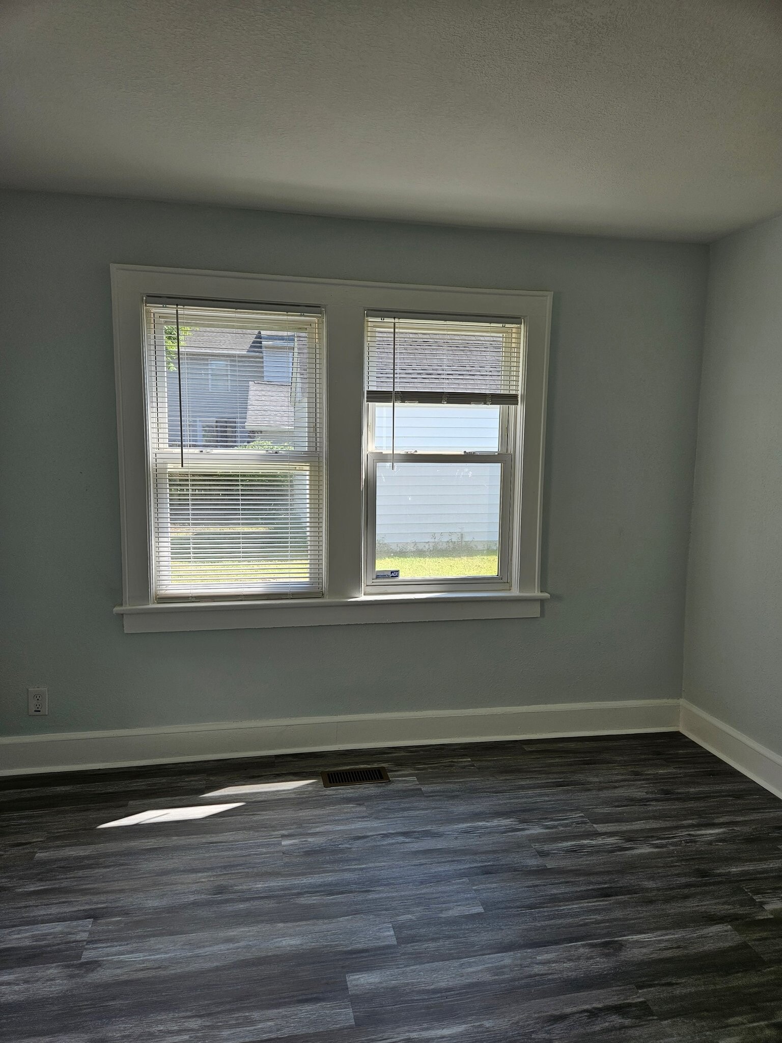 Building Photo - 133 W Ocean Ave