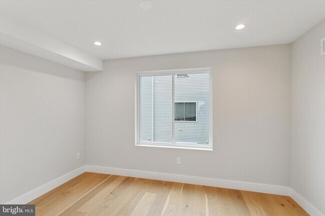 Building Photo - 2117 Bellmore St