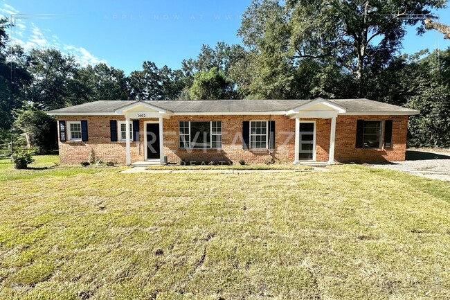 Primary Photo - Beautifully Renovated 4 Bed/2 Bath in Mobile!