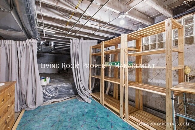 Building Photo - 2614 NE 33rd Ave