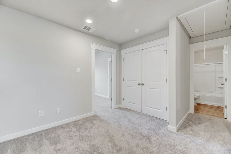 Building Photo - 252 Fieldwood Dr