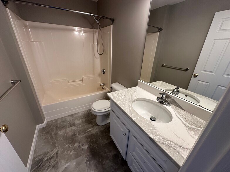 Full Bath - 188 Middle St